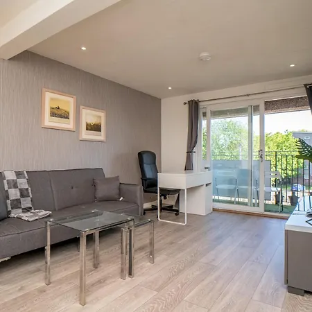 Pass The Keys Newly Renovated 1 Bedroom Flat - *
