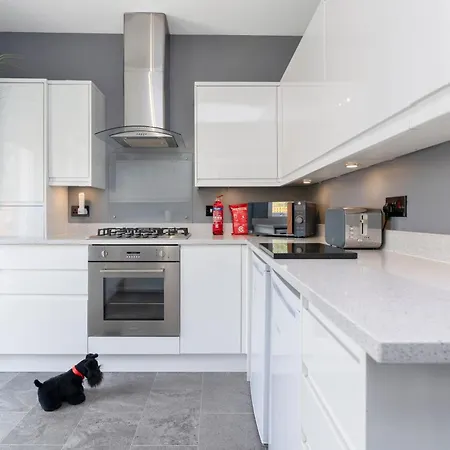 Apartment Crewe - Stylish 2 Bedroom Apt, Garden, Free Parking, Edin