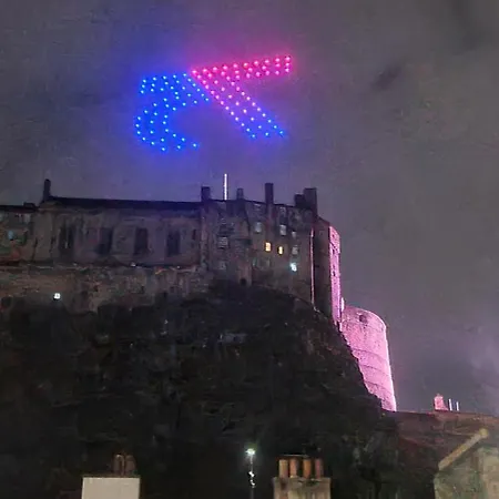 223 Websters Land - Stunning Castle View Edinburg