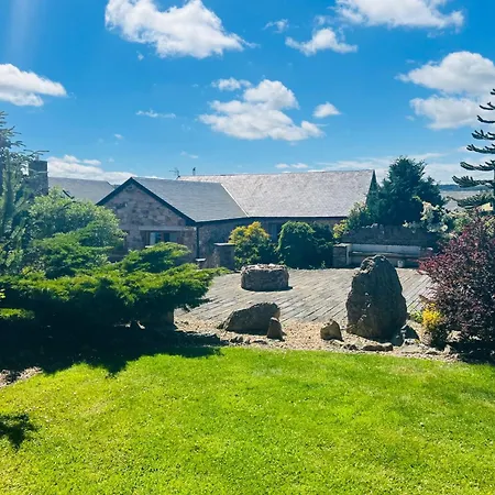 Sleeps 10 - Hot Tub - Pool Table - Play Park 爱丁堡