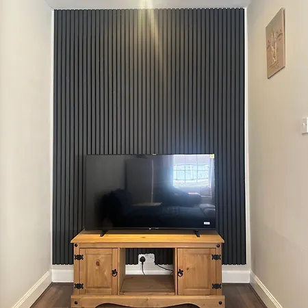 Bright & Spacious Centre Flat, Unbeatable Location * إدنبرة