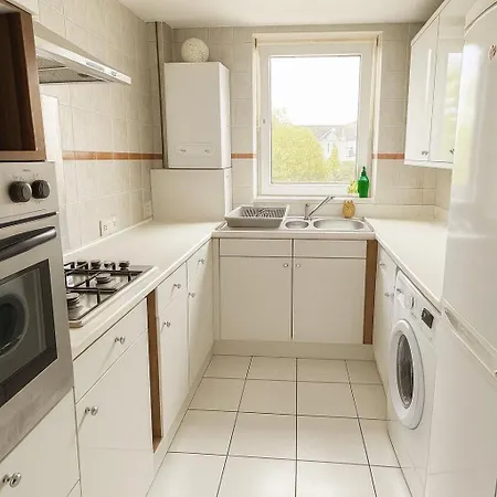 Spacious 3 Bedroom Flat 爱丁堡