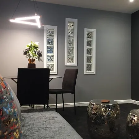 Luxury Boutique Flat, Sleeps 4 Wfree Parking