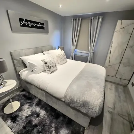 Dynastays- Stylish Seaside Home- Dog Friendly, Garden & Parking (adults Only) Hébergement de vacances