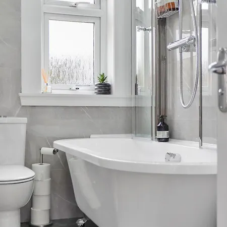 Apartment Crewe - Stylish 2 Bedroom Apt, Garden, Free Parking, Edin *