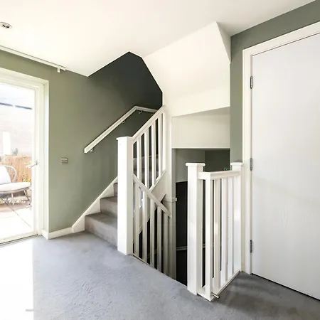 Hébergement de vacances Gorgeous 3 Bed House Free Parking & Garden