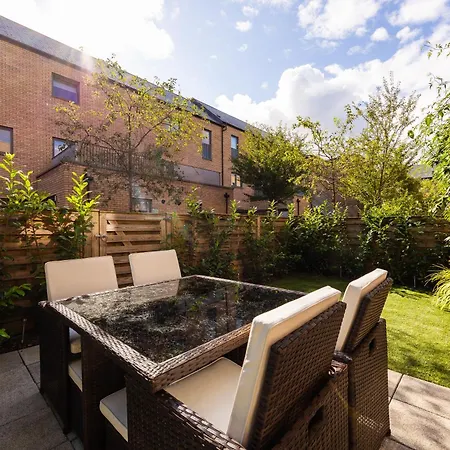 別荘 Gorgeous 3 Bed House Free Parking & Garden *