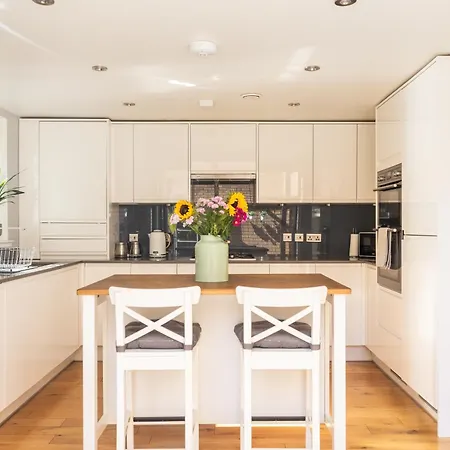 Gorgeous 3 Bed House Free Parking & Garden 度假居 爱丁堡