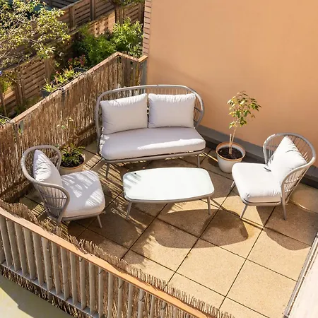 Gorgeous 3 Bed House Free Parking & Garden