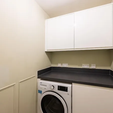 Gorgeous 3 Bed House Free Parking & Garden Dom wakacyjny *