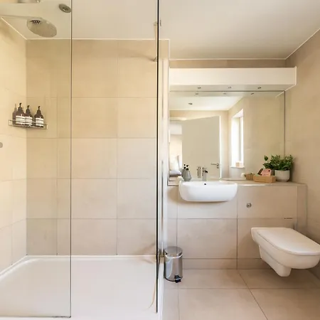 Hébergement de vacances Gorgeous 3 Bed House Free Parking & Garden *