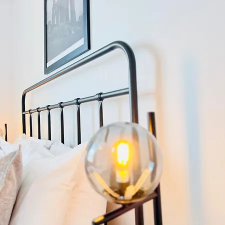 Apartment Skyline View *