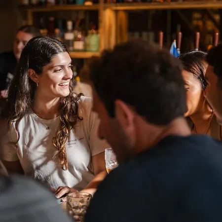 Code - The Court, Hostal Edimburgo