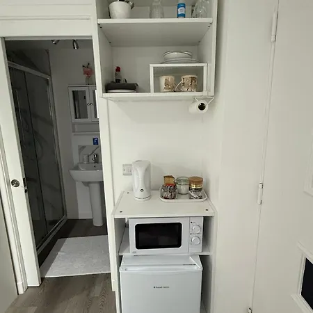 En-suite With Independent Entrance. 3*