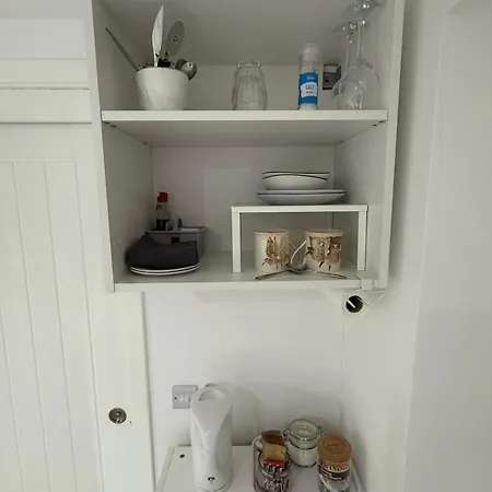 En-suite With Independent Entrance. 3*