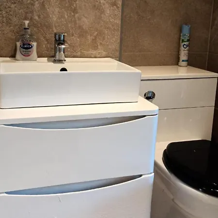 2 Bedroom - Stunning Views Balcony Parking 公寓 爱丁堡