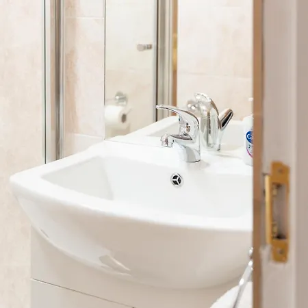 Brilliantly Located 2bd Flat Heart Of Edinburgh! 爱丁堡