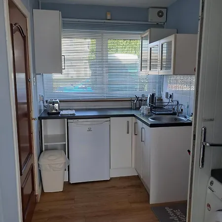 Double Ensuite Room, 1-minute Walk To Bus Stop *