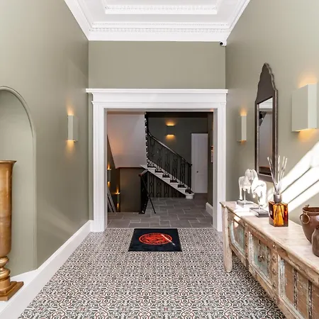 Dragon Luxury At 8 Albyn Place