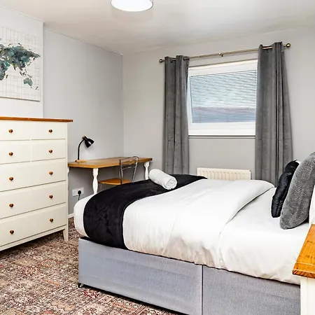 Elegant 5bed With Free Parking At Centre, Sleeps 10 *