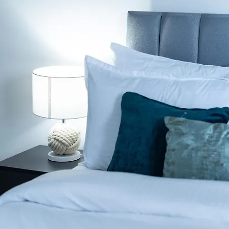 Elegant 5bed With Free Parking At Centre, Sleeps 10 *