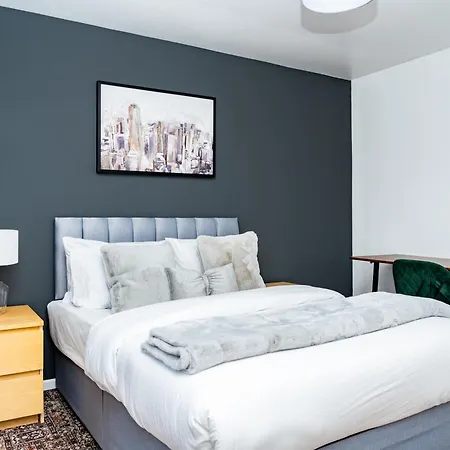Σπίτι διακοπών Elegant 5bed With Free Parking At Centre, Sleeps 10 *
