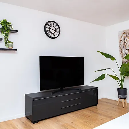 Elegant 5bed With Free Parking At Centre, Sleeps 10 *
