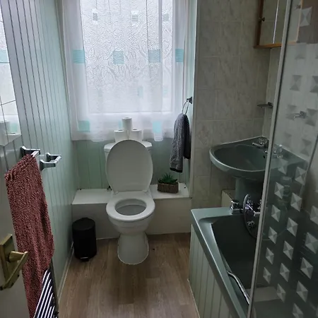 3br House With Parking 10 Mins To Airport Sleeps 6 Appartamento *