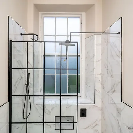 Pass The Keys Beautiful Modern Historical Flat Close To Castle Apartmán