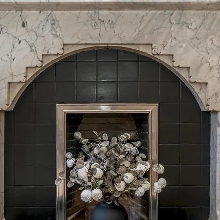 Appartement Pass The Keys Beautiful Modern Historical Flat Close To Castle