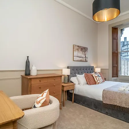 Pass The Keys Beautiful Modern Historical Flat Close To Castle