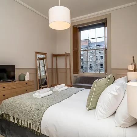 Appartement Pass The Keys Beautiful Modern Historical Flat Close To Castle