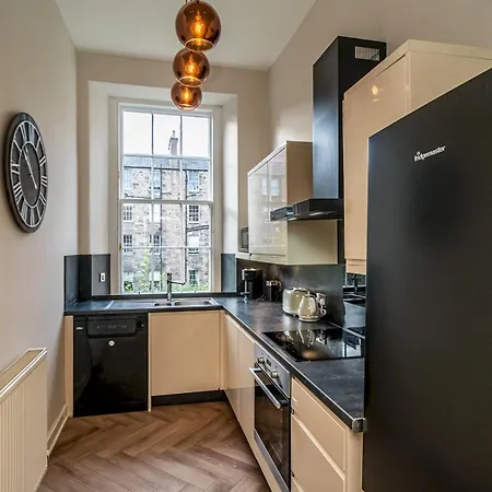 Pass The Keys Beautiful Modern Historical Flat Close To Castle Edynburg