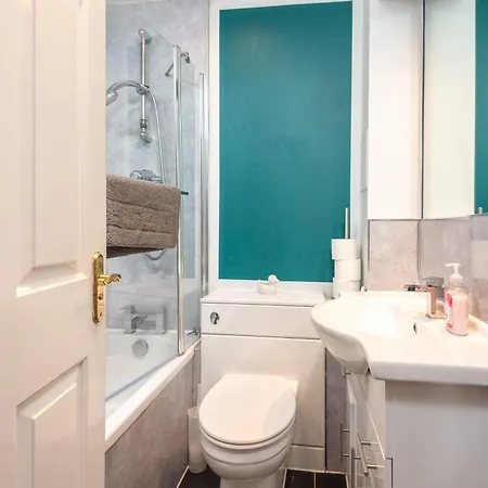 2Bed Flat In Leith-Free Parking- By Holiday Homes エディンバラ