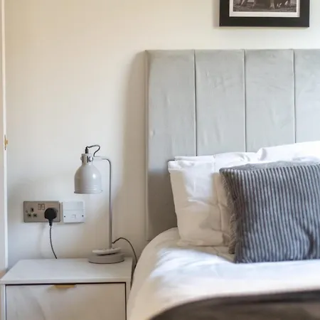 2bed Flat In Leith-free Parking- By Homes דירה אדינבורו