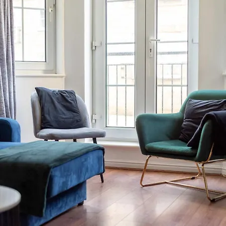 2Bed Flat In Leith-Free Parking- By Holiday Homes
