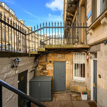 Elegant Flat With Garden In West End アパート エディンバラ