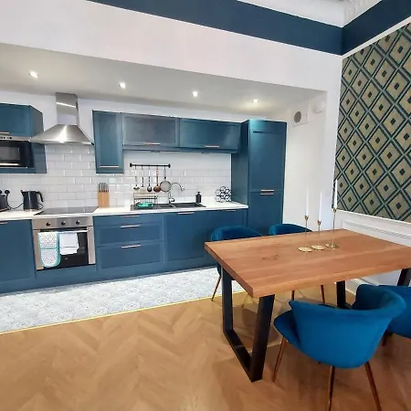 Spacious With Easy Access To Airport & Centre Εδιμβούργο