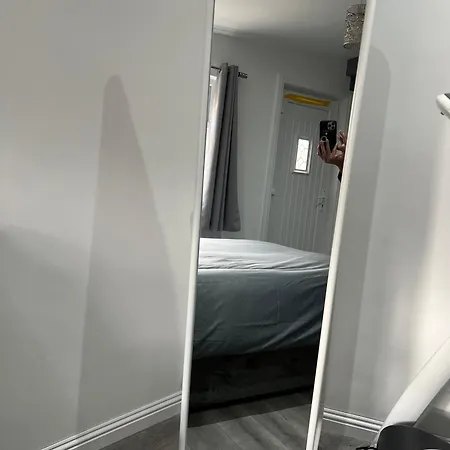 Private 2 Bedroom -edinburgh - Sleeps 4 *