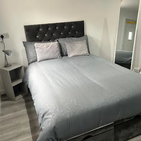 Private 2 Bedroom -edinburgh - Sleeps 4 *