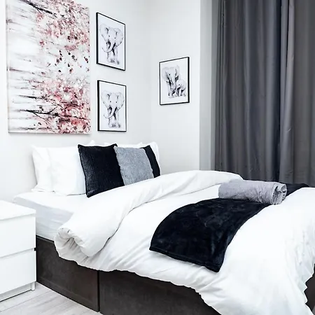 2bd, Ocean Terminal, Ram To Airport, Sleeps 4 아파트