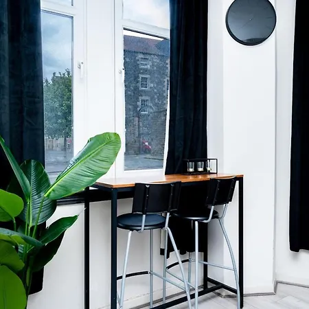 Apartment 2bd, Ocean Terminal, Ram To Airport, Sleeps 4 Edinburgh