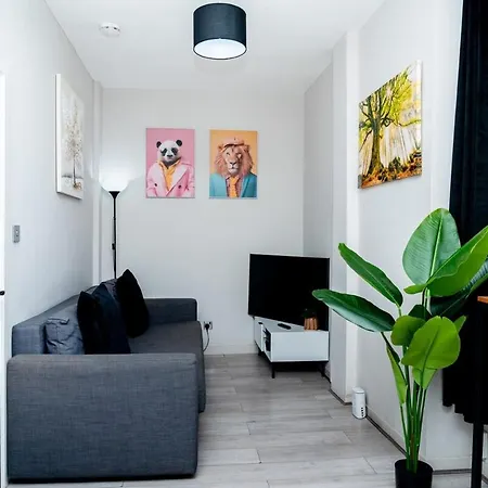 2bd, Ocean Terminal, Ram To Airport, Sleeps 4