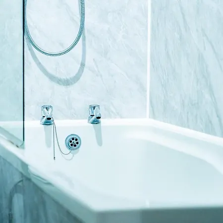 2bd, Ocean Terminal, Ram To Airport, Sleeps 4 * Edinburgh