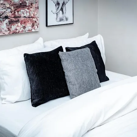 아파트 2bd, Ocean Terminal, Ram To Airport, Sleeps 4 *