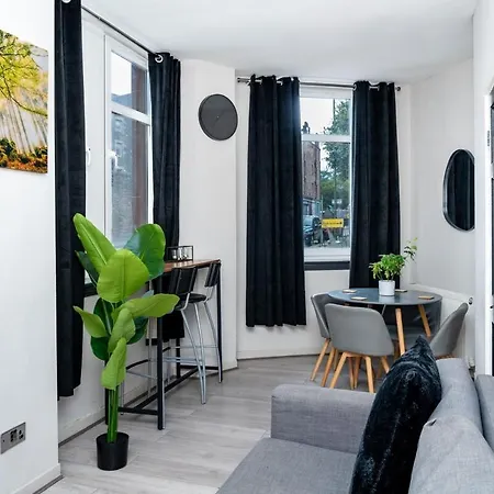 2bd, Ocean Terminal, Ram To Airport, Sleeps 4 아파트