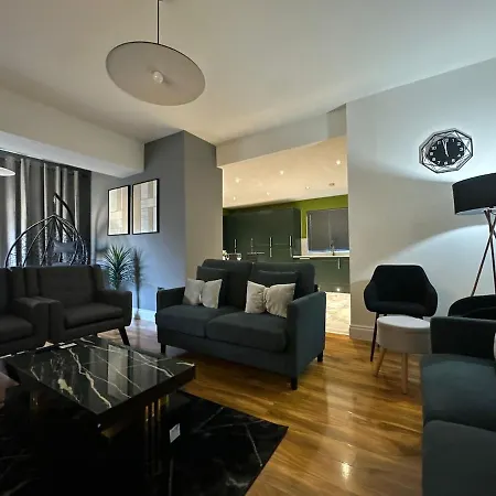 Luxury 5bd, Gym, Parking, Bus To Airport, Sleeps10 *