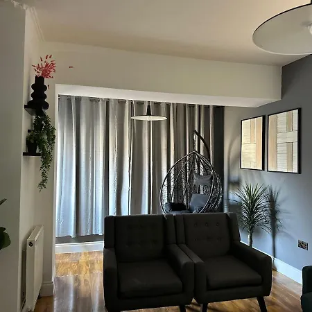 Luxury 5bd, Gym, Parking, Bus To Airport, Sleeps10 Villa *