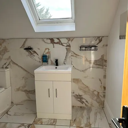 Villa Luxury 5bd, Gym, Parking, Bus To Airport, Sleeps10 *