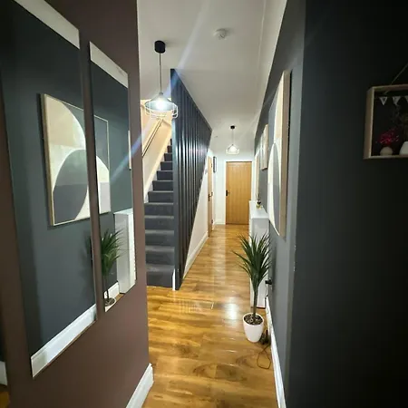 Villa Luxury 5bd, Gym, Parking, Bus To Airport, Sleeps10